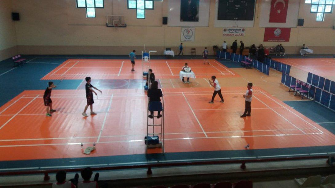 Aydınlar Ortaokulu Öğrencilerimizin Badminton  Bölge Başarısı