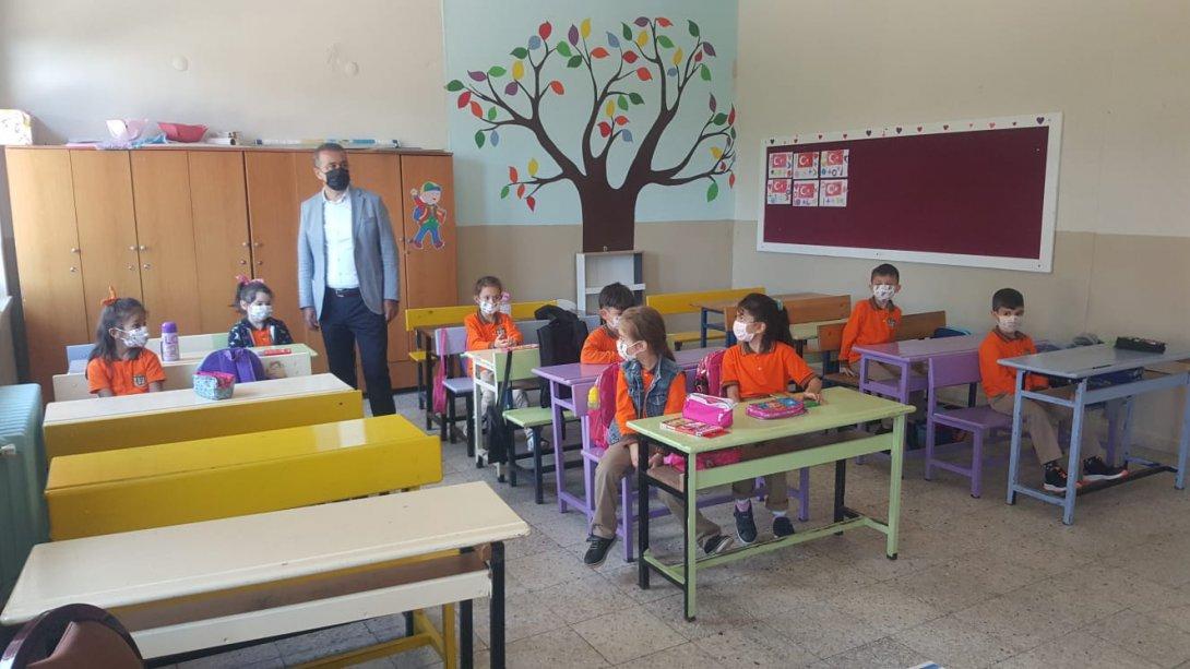 İlçe Milli Eğitim Müdürümüz Sayın Akın Aydın Şehit Erkut Tufan İlkokulu/ Ulubey Ortaokulu'na ziyarette bulundu.