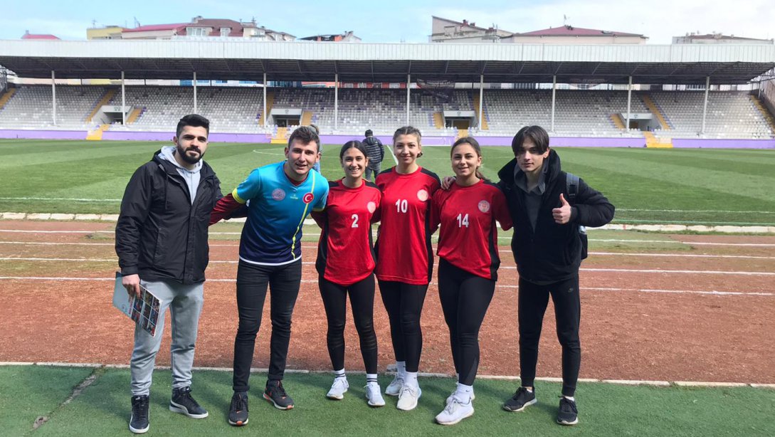 Ulubey Anadolu İmam Hatip Lisesi Öğrencilerimiz Okul Sporları Atletizm Gençler A Kız ve Erkek Mahalli Müsabakaları'na katılarak önemli başarılar elde ettiler.