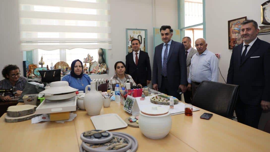 İl Milli Eğitim Müdürümüz Sayın Mehmet Fatih VARGELOĞLU Ulubey Halk Eğitim Merkezi'ni ziyaret etti.